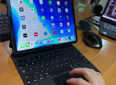 Một số loại cáp và bộ sạc sẽ không hoạt động với bàn phím Magic của iPad Pro