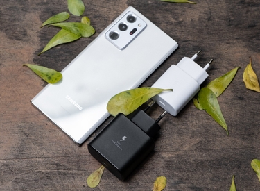 Samsung Galaxy S21 có thể xuất xưởng mà không cần bộ đổi nguồn giống như iPhone mới