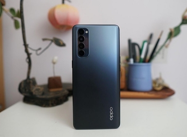 Ngày ra mắt cận kề, OPPO Reno5 Pro+ lộ ảnh trên tay sắc nét